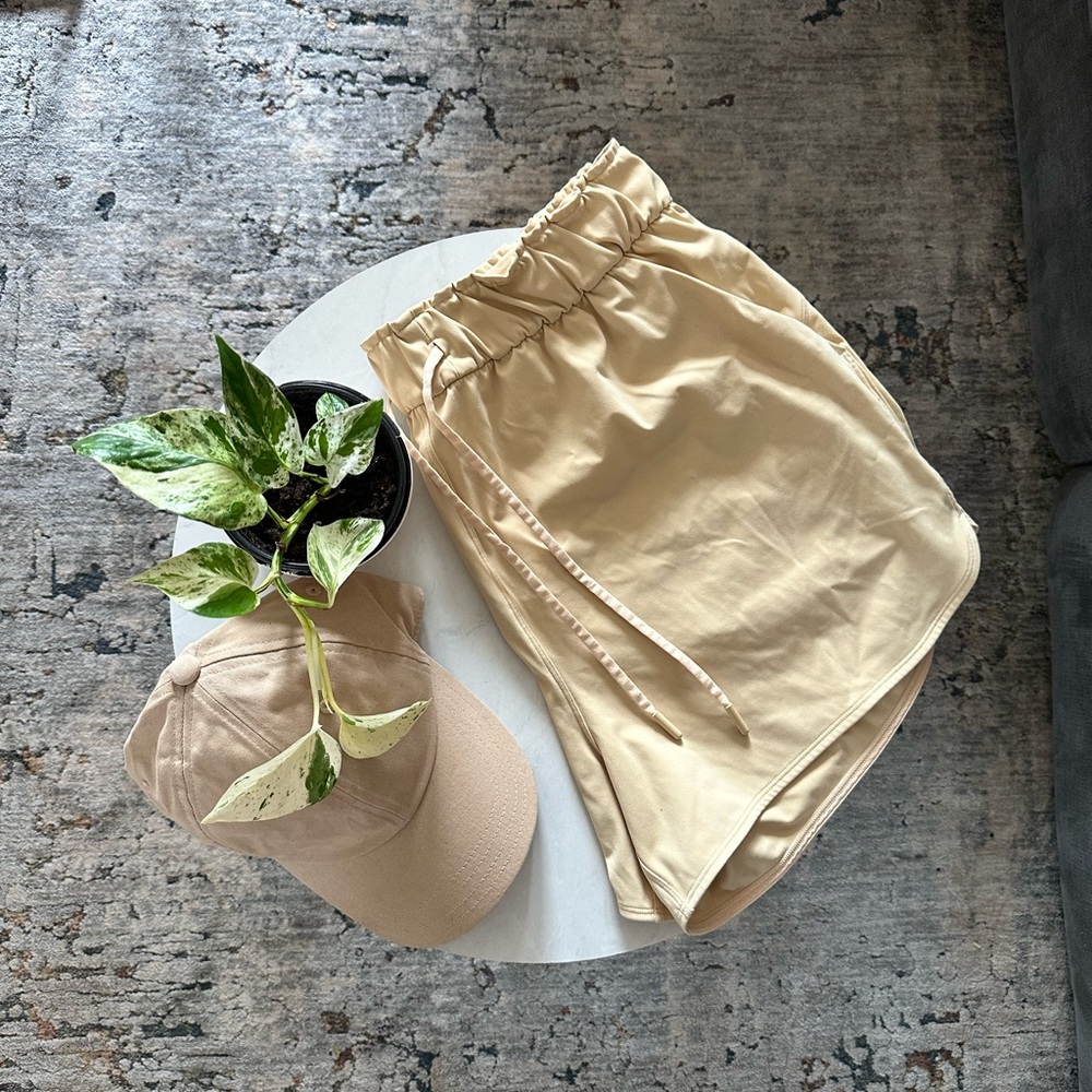 Lululemon Stretch High Rise Short 3.5” Champagne colour, size 12